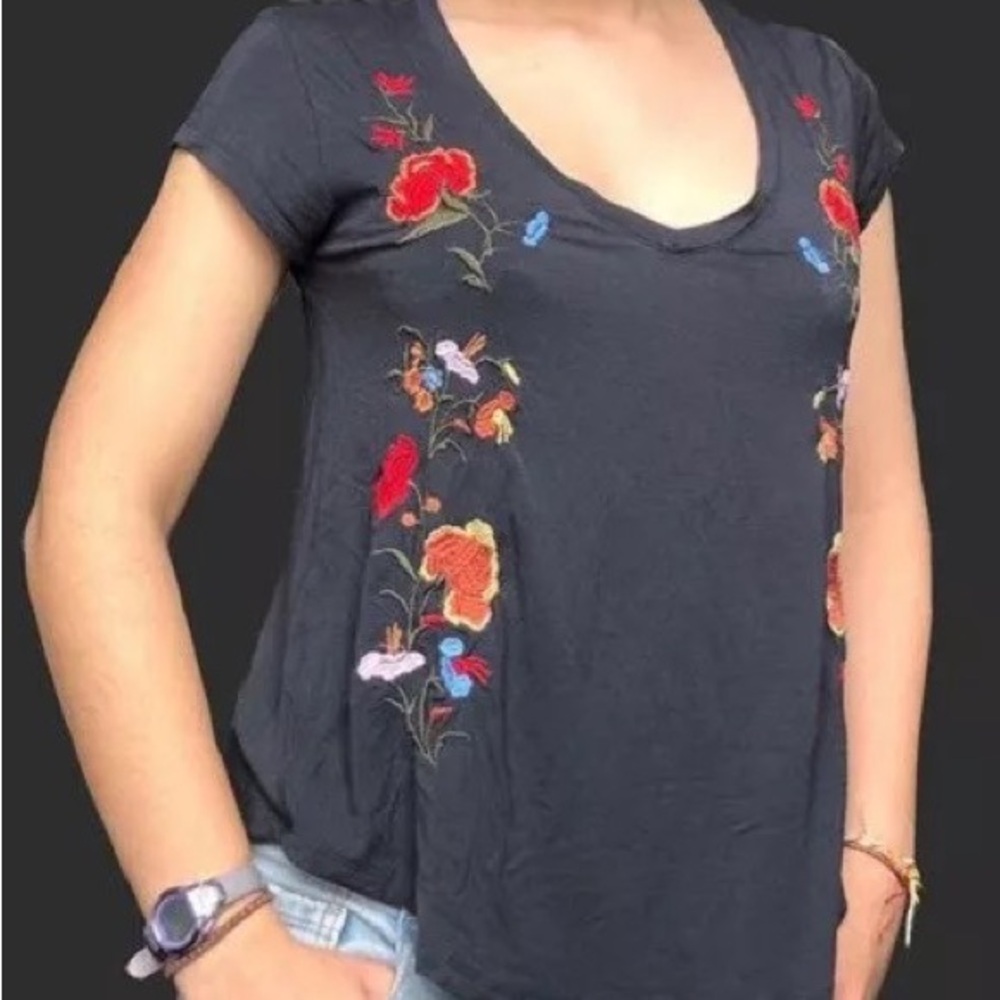 American Eagle Favorite T floral embroidered top